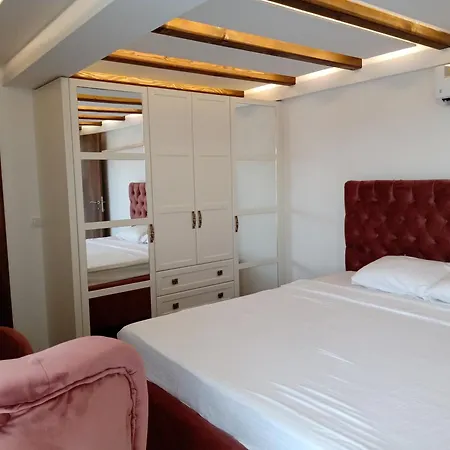 La Casa * וליקה פלאנה